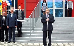 А. Тулохонов передал открывшейся школе в Бурятии учебные пособия и оборудование
