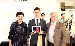 М. Афанасов вручил памятную медаль мальчику из Ставропольского края