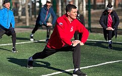 Р. Маслов принял участие в утренней зарядке вместе с депутатами и жителями Череповца