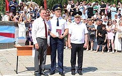 С. Рябухин вручил дипломы выпускникам Ульяновского института гражданской авиации