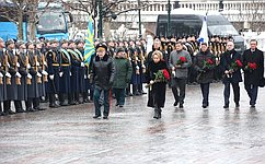Председатель Совета Федерации возложила цветы к Могиле Неизвестного Солдата