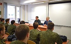 Э. Исаков посетил Военный учебный центр при Югорском государственном университете