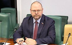 О. Мельниченко: Нужны условия для упрощенного оформления прав граждан на гаражи и земельные участки, на которых они расположены