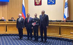 С. Перминов вручил медаль СФ юному смельчаку из Ленинградской области