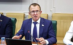 В. Кравченко предложил строго регламентировать срок расчета по контрактам с МСП