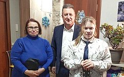 Е. Богомазов исполнил новогоднюю мечту юной вологжанки