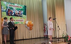 Г. Николаева поздравила школьников и студентов с Днем знаний