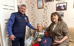 С. Михайлов поздравил ветерана Великой Отечественной войны с юбилеем Победы