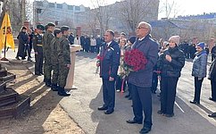 Б. Жамсуев принял участие в открытии мемориальной доски Герою Российской Федерации Э. Норполову в Чите