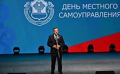 Н. Владимиров поздравил сотрудников и ветеранов муниципальной службы с праздником