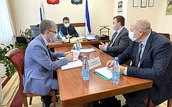 И. Ялалов провел рабочую встречу с руководителями электросетевой и энергосбытовой компаний