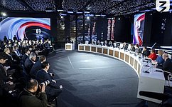 Сенаторы РФ Л. Глебова и А. Клишас выступили на IV Съезде Российского общества «Знание»