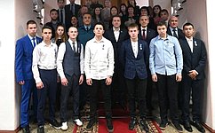 Д. Горицкий вручил награды Совета Федерации детям-героям Тюменской области