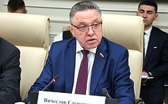 Сенаторы и эксперты обсудили меры защиты потребителей от недостоверной информации о составе продуктов