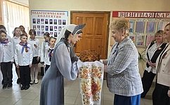 О. Бас в ЛНР посетила Перевальскую школу № 12 имени Г. Ширко