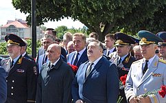 С. Лукин почтил память воинов, павших в Великой Отечественной войне