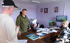 А. Лутовинов проверил ход работ по берегоукреплению в деревне Андег Ненецкого автономного округа
