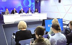 Первый заместитель председателя Комитета СФ по международным делам Андрей Денисов принял участие в круглом столе «США — КНР — ЕС: в поисках равновесия»