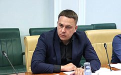 А. Гибатдинов ознакомился с ходом ремонта школы в Мариуполе, который ведется при участии строителей из Ульяновской области