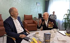 В. Киселев поздравил с праздником участника Великой Отечественной войны