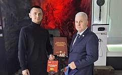 С. Мартынов подарил Книгу памяти музею «Герои отечества» в Йошкар-Оле