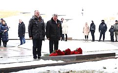 С. Горняков и Н. Семисотов почтили память героев Сталинградской битвы на Мамаевом кургане