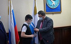 В. Полетаев вручил ребятам из Республики Алтай медали Совета Федерации «За проявленное мужество»
