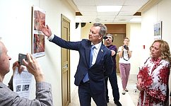 А. Яцкин открыл выставку, посвященную предстоящему Международному дню защиты детей
