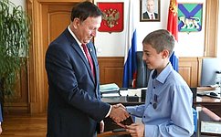 А. Ролик: Юного приморского героя наградили памятной медалью Совета Федерации «За проявленное мужество»