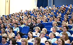 В. Голубев поздравил социальных работников Ростовской области с профессиональным праздником