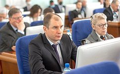 Д. Перминов: В Омской области работникам бюджетной сферы будут оказаны дополнительные меры соцподдержки