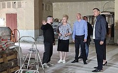 О. Бас посетила Металлистский дом культуры в ЛНР и проконтролировала ход ремонтно-восстановительных работ
