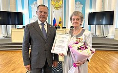 И. Мурог поздравил с юбилеем Людмилу Серебрякову – ветерана труда, писателя и дочь Героя Советского Союза