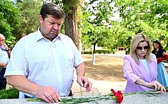 Г. Ягубов почтил память жертв теракта в Буденновске