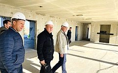 И. Кастюкевич ознакомился с ходом строительных работ по возведению многоквартирных домов в Скадовске Херсонской области