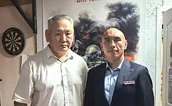 С. Афанасьев вручил награды бойцам, вернувшимся с передовой