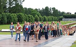 Участники «Поезда Памяти» почтили подвиг блокадного Ленинграда и встретили День молодежи на главном в России празднике выпускников
