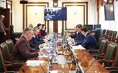 Сенаторы и представители бизнеса обсудили стандарты дарксторов при их размещении в многоквартирных домах