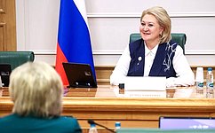 Л. Гумерова: Сенаторы приняли участие в сдаче пробного Единого государственного экзамена