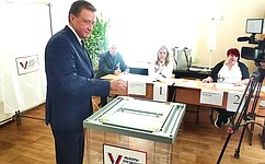 С. Рябухин в ходе поездки в Ульяновскую область принял участие в голосовании на выборах Президента Российской Федерации