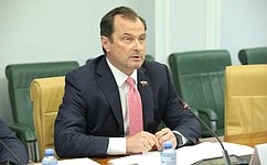 Ю. Федоров провел «круглый стол» по вопросам законодательного обеспечения деятельности малых и средних нефтегазодобывающих предприятий