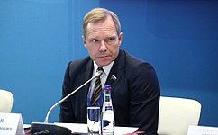 А. Кутепов предложил рассмотреть вопрос о субсидировании процентных ставок для внебюджетного финансирования проектов в сфере транспорта