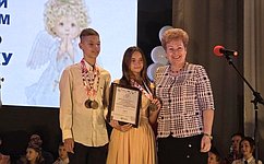 О. Бас посетила в ЛНР церемонию вручения премии детям с ограниченными возможностями здоровья «Путь к успеху 2025»