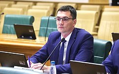 Р. Маслов проинспектировал капремонт школы в Череповце