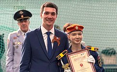 Р. Маслов наградил победителей патриотического фестиваля строя и песни в Череповце