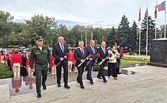 В. Голубев принял участие в церемонии возложения цветов к стеле «Ростов-на-Дону – город воинской славы»