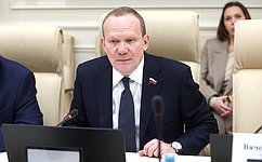 В. Зобнев провел круглый стол, посвященный повышению прозрачности взаимодействия потребителей и продавцов на цифровых платформах