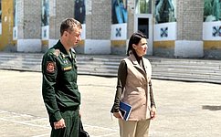 М. Павлова посетила региональный призывной пункт и встретилась с призывниками Челябинской области