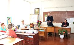 Н. Петрушкин поздравил учителей школы Республики Мордовия с профессиональным праздником