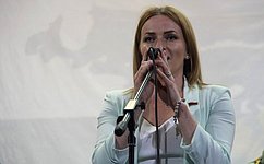 И. Кожанова: Мы напоминаем людям, как важно знать, что сейчас происходит, и гордиться своей страной, своими ребятами!